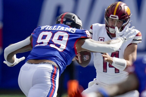 Struggling Giants trade defensive lineman Leonard Williams to